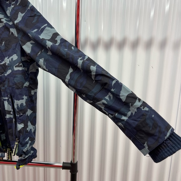 Super Dry Windbreaker - Picture 4 of 6